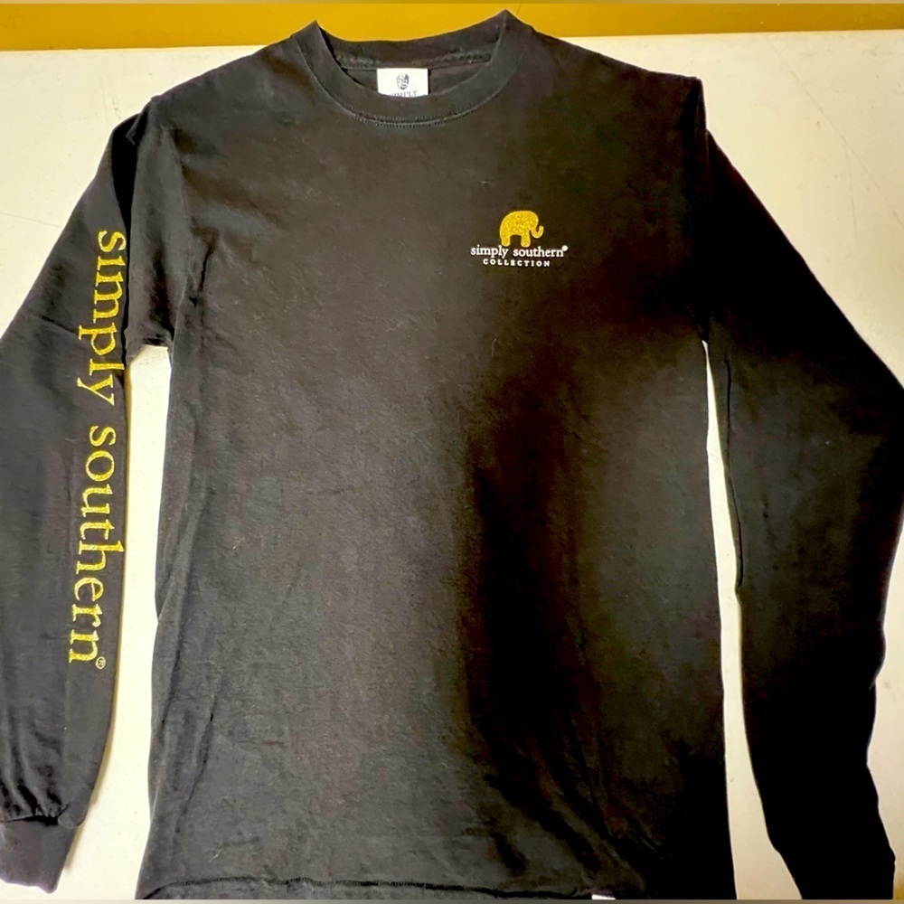 SIMPLY SOUTHERN BLACK AND GOLD LONG SLEEVE T-SHIRT.  ADULT SMALL. UNISEX SHIRT